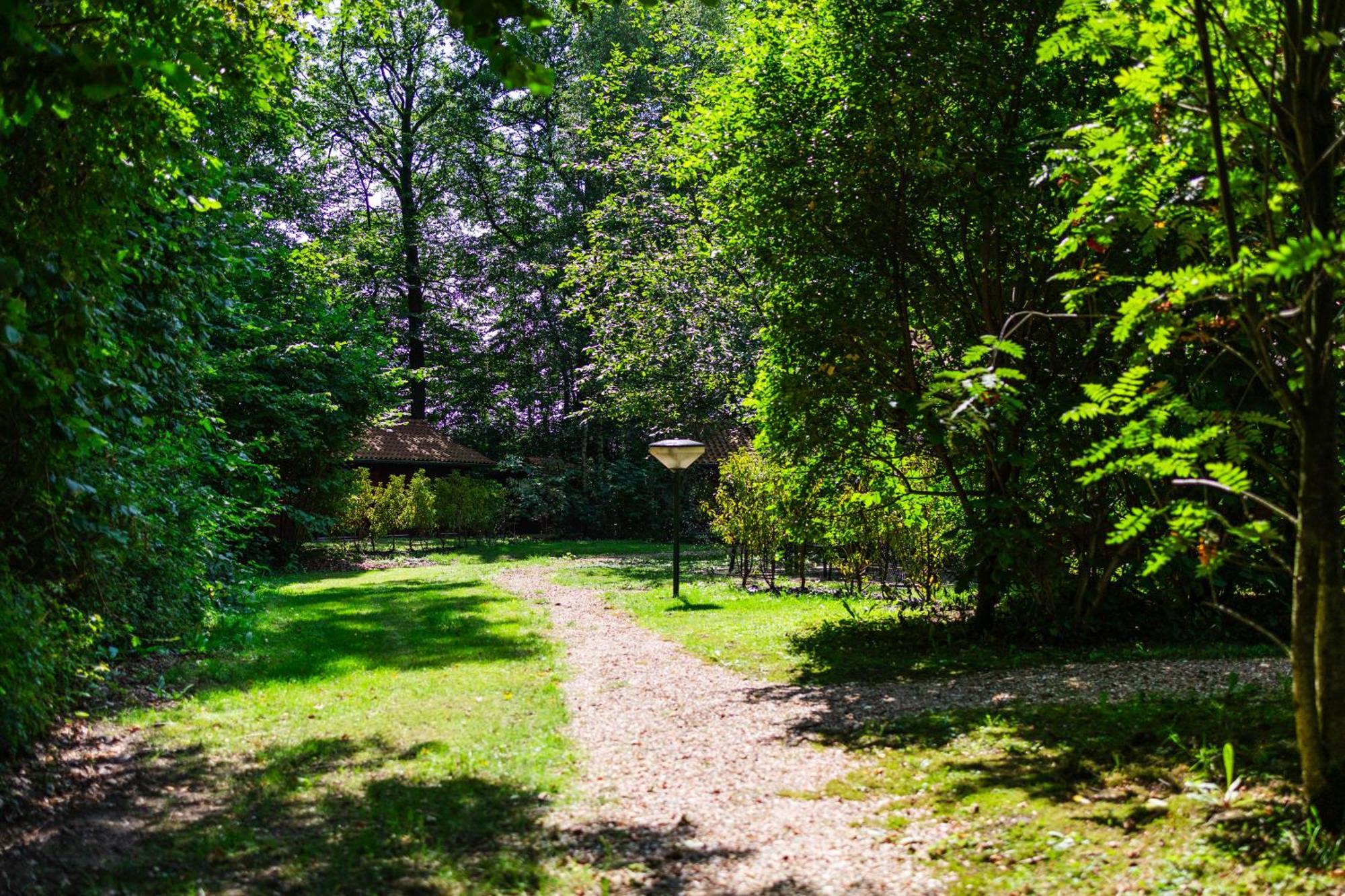 Sfeervolle Blokhut Met Fijne Buitenruimte @ Veluwe エーペ エクステリア 写真